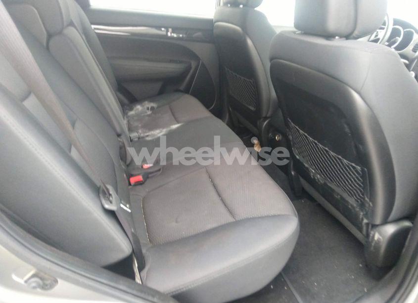 Photo 8 of 2011 Kia Sorento LX (VIN 5XYKTDA18BG153026)