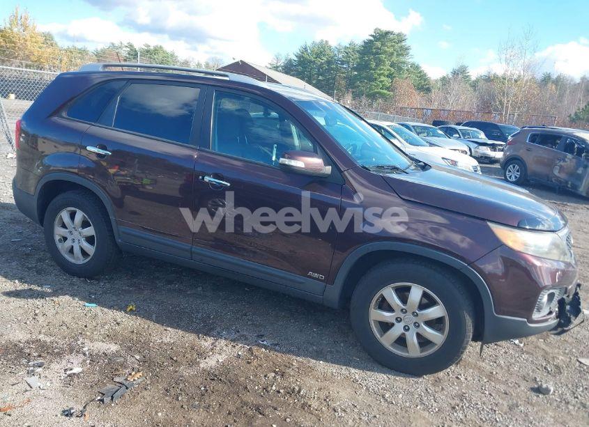 Photo 13 of 2011 Kia Sorento LX (VIN 5XYKTDA19BG070155)