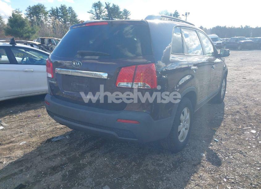 Photo 4 of 2011 Kia Sorento LX (VIN 5XYKTDA19BG070155)