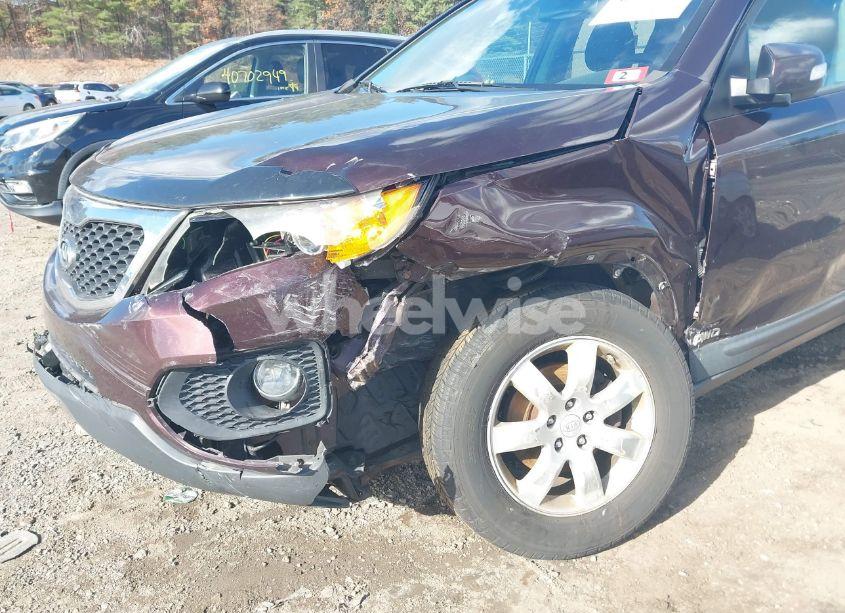 Photo 6 of 2011 Kia Sorento LX (VIN 5XYKTDA19BG070155)