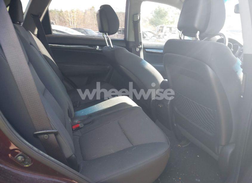 Photo 8 of 2011 Kia Sorento LX (VIN 5XYKTDA19BG070155)