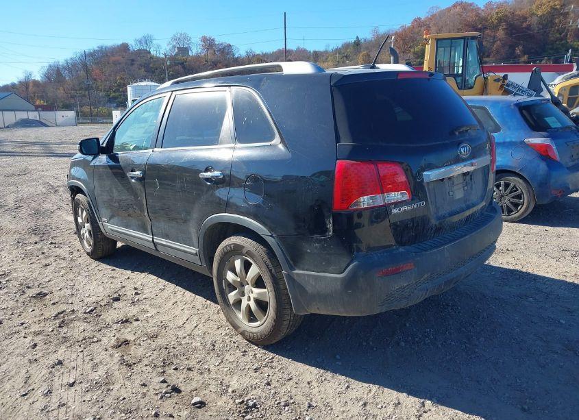 Photo 3 of 2011 Kia Sorento LX (VIN 5XYKTDA1XBG036337)