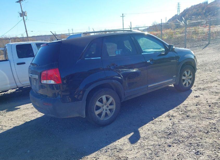 Photo 4 of 2011 Kia Sorento LX (VIN 5XYKTDA1XBG036337)