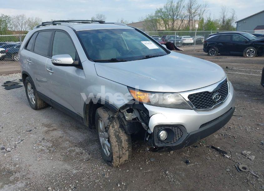 2011 Kia Sorento LX (VIN 5XYKTDA1XBG178428) main photo