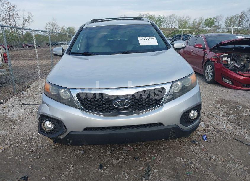 Photo 12 of 2011 Kia Sorento LX (VIN 5XYKTDA1XBG178428)
