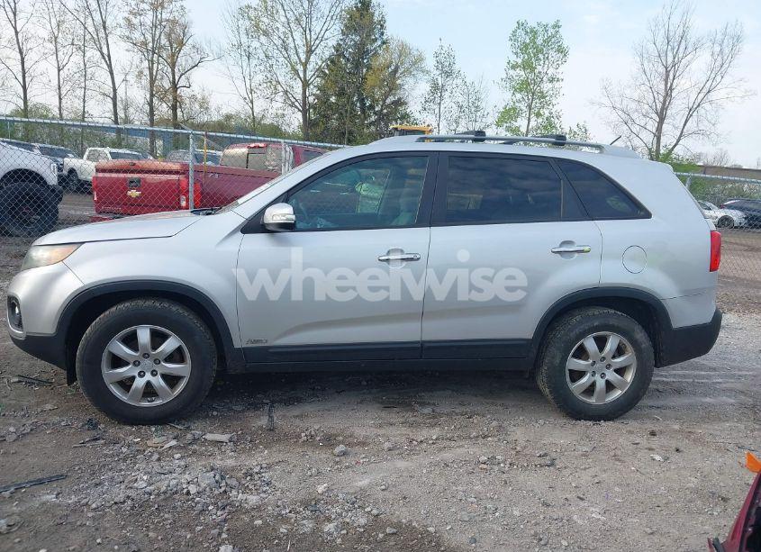 Photo 14 of 2011 Kia Sorento LX (VIN 5XYKTDA1XBG178428)