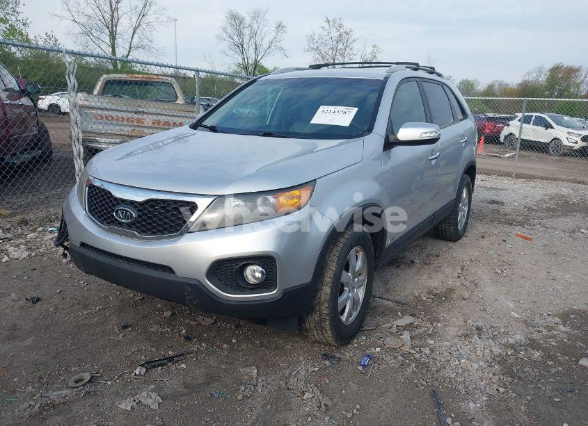 Photo 2 of 2011 Kia Sorento LX (VIN 5XYKTDA1XBG178428)