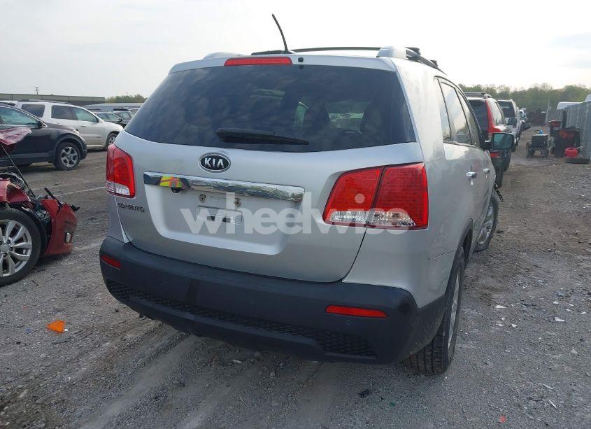 Photo 4 of 2011 Kia Sorento LX (VIN 5XYKTDA1XBG178428)