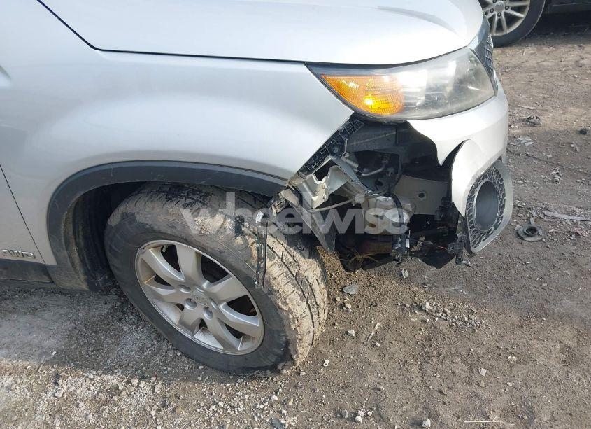 Photo 6 of 2011 Kia Sorento LX (VIN 5XYKTDA1XBG178428)