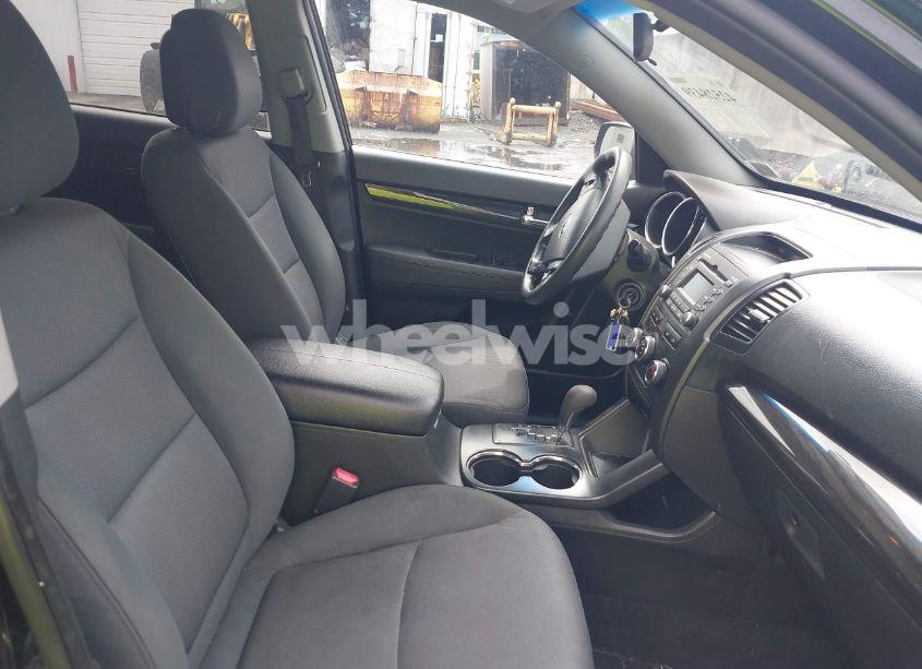 Photo 5 of 2013 Kia Sorento LX V6 (VIN 5XYKTDA20DG420283)