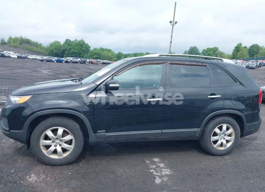 Photo 6 of 2013 Kia Sorento LX V6 (VIN 5XYKTDA20DG420283)