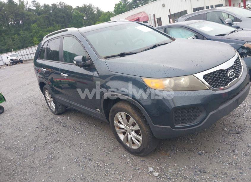 2011 Kia Sorento LX V6 (VIN 5XYKTDA21BG072068) main photo