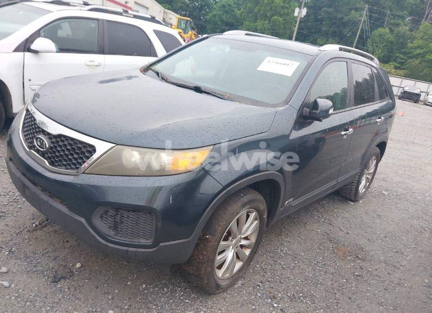 Photo 2 of 2011 Kia Sorento LX V6 (VIN 5XYKTDA21BG072068)