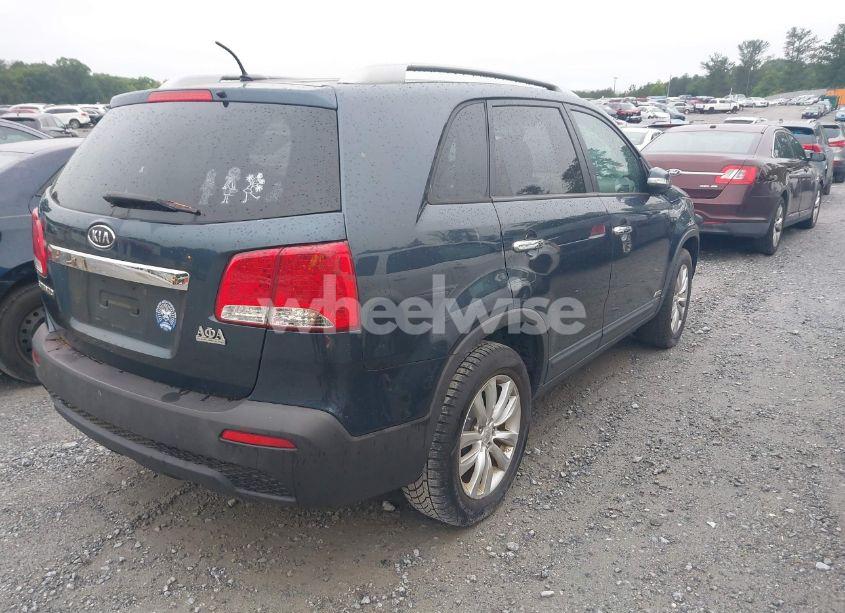Photo 4 of 2011 Kia Sorento LX V6 (VIN 5XYKTDA21BG072068)