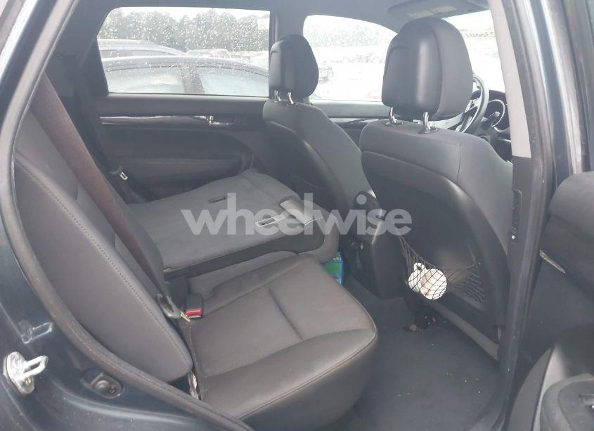 Photo 8 of 2011 Kia Sorento LX V6 (VIN 5XYKTDA21BG072068)