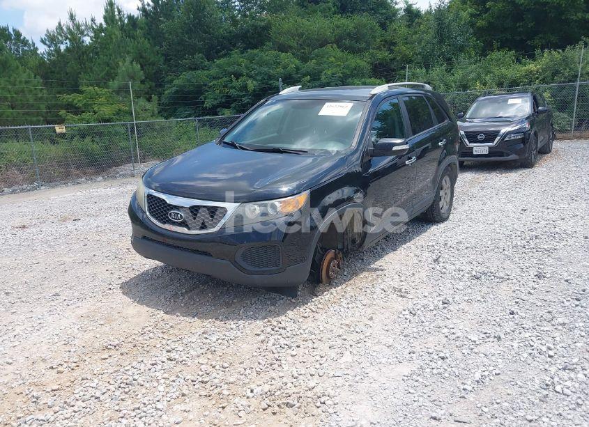 Photo 2 of 2011 Kia Sorento LX V6 (VIN 5XYKTDA21BG127070)