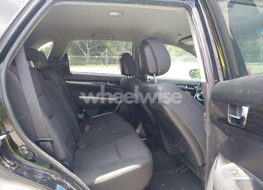 Photo 8 of 2011 Kia Sorento LX V6 (VIN 5XYKTDA21BG127070)