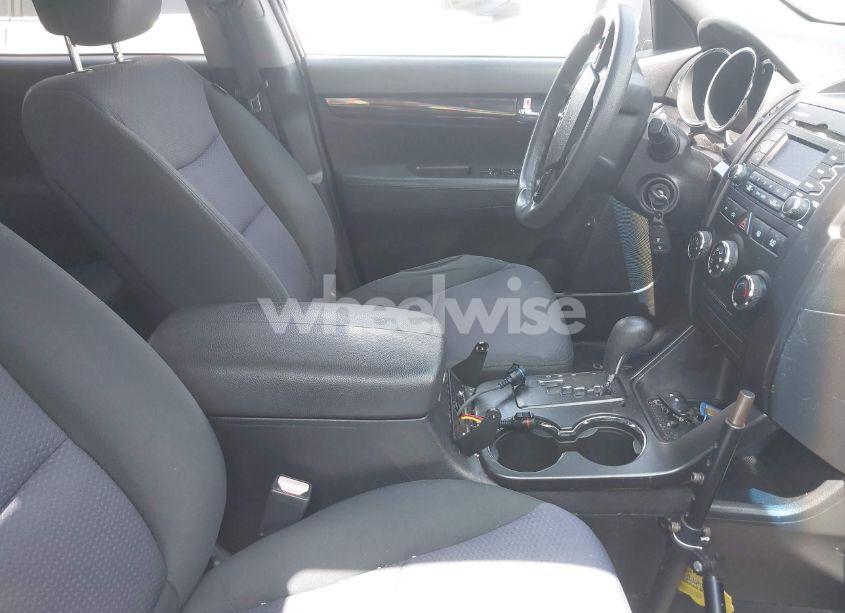 Photo 5 of 2011 Kia Sorento LX V6 (VIN 5XYKTDA21BG159792)