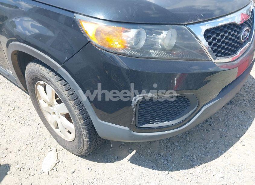 Photo 6 of 2011 Kia Sorento LX V6 (VIN 5XYKTDA21BG159792)