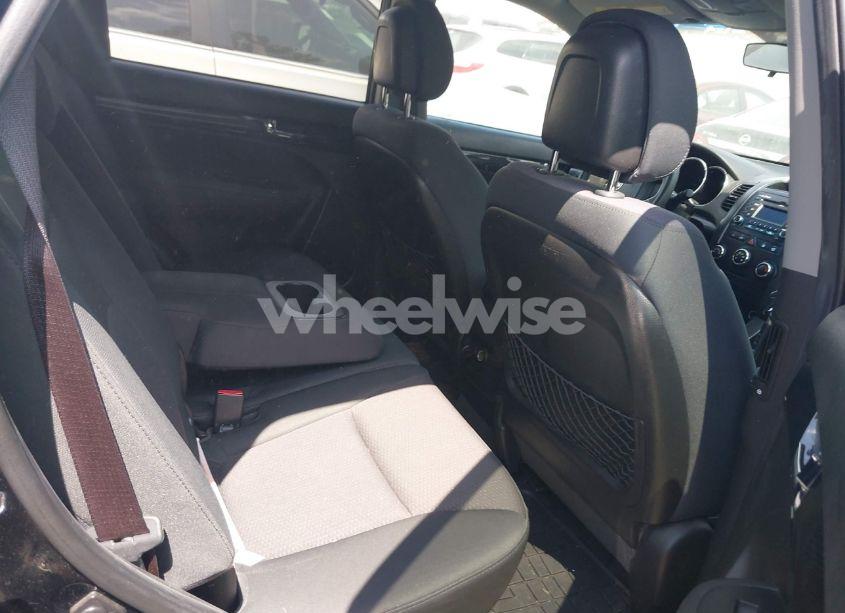 Photo 8 of 2011 Kia Sorento LX V6 (VIN 5XYKTDA21BG159792)