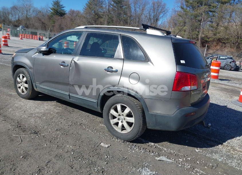 Photo 3 of 2013 Kia Sorento LX V6 (VIN 5XYKTDA21DG338546)