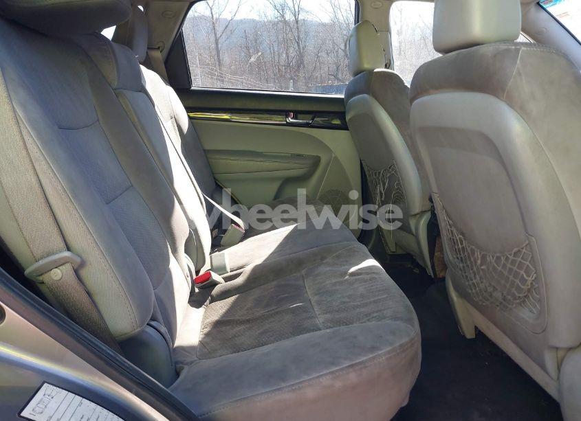 Photo 8 of 2013 Kia Sorento LX V6 (VIN 5XYKTDA21DG338546)