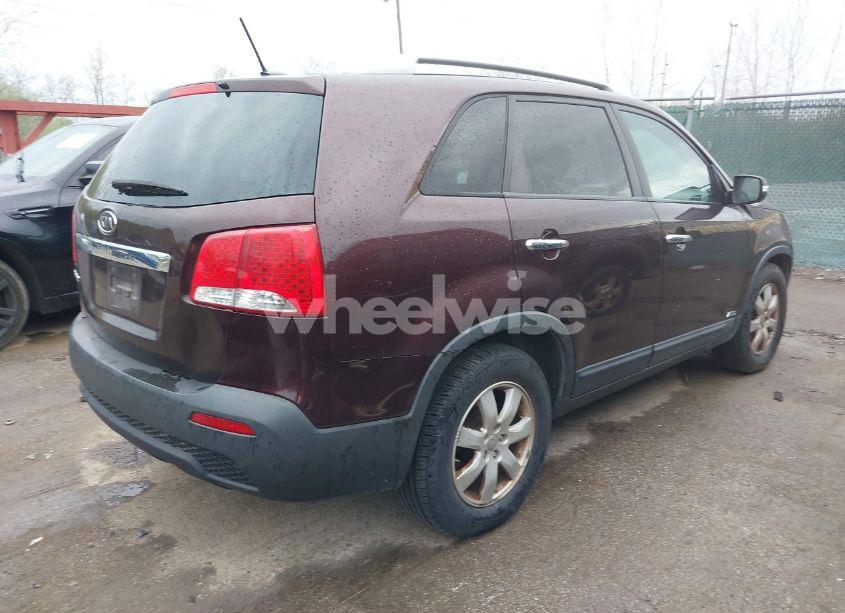 Photo 4 of 2013 Kia Sorento LX V6 (VIN 5XYKTDA21DG348056)