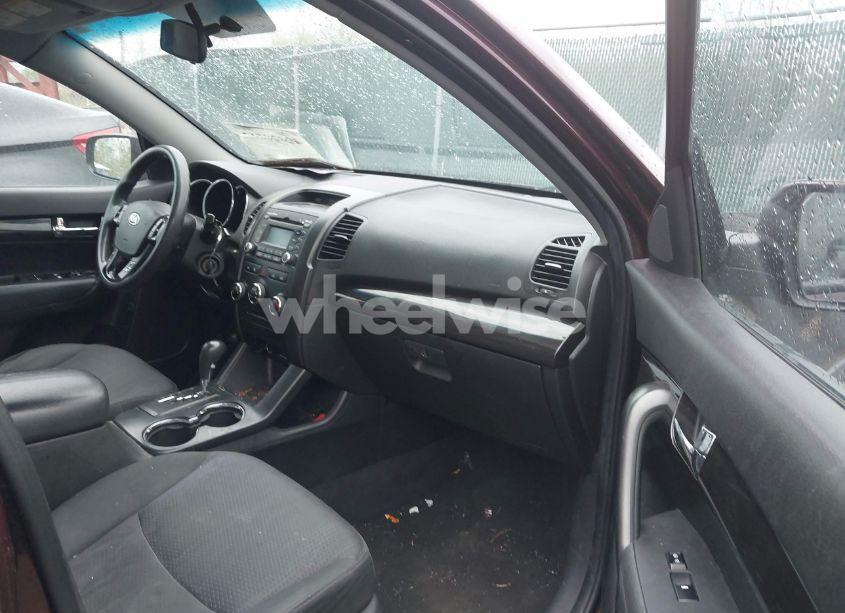 Photo 5 of 2013 Kia Sorento LX V6 (VIN 5XYKTDA21DG348056)