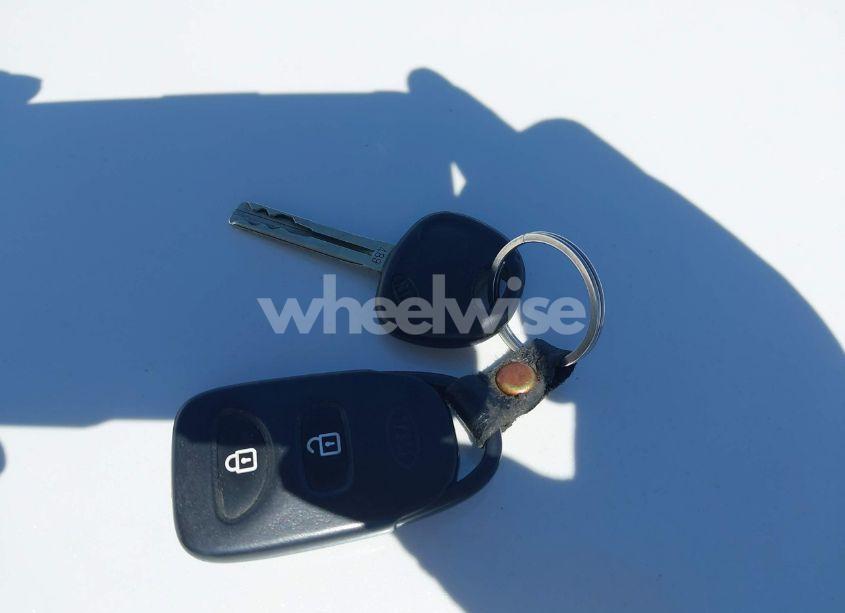 Photo 11 of 2011 Kia Sorento LX V6 (VIN 5XYKTDA22BG078283)