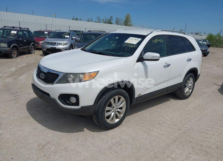 Photo 2 of 2011 Kia Sorento LX V6 (VIN 5XYKTDA22BG078283)