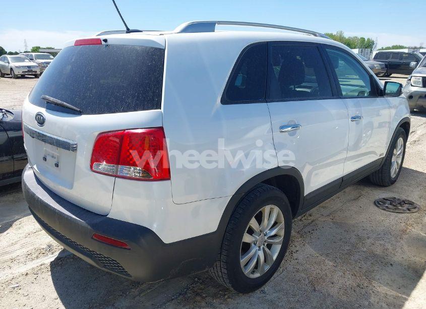 Photo 4 of 2011 Kia Sorento LX V6 (VIN 5XYKTDA22BG078283)