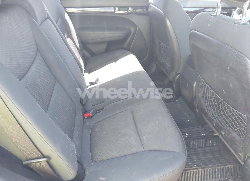 Photo 8 of 2011 Kia Sorento LX V6 (VIN 5XYKTDA22BG078283)