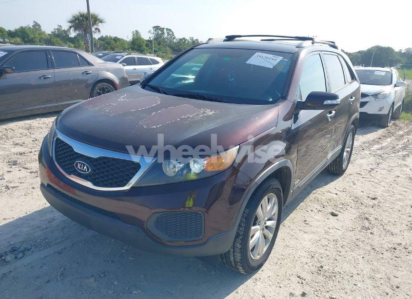 Photo 2 of 2011 Kia Sorento LX V6 (VIN 5XYKTDA22BG080583)