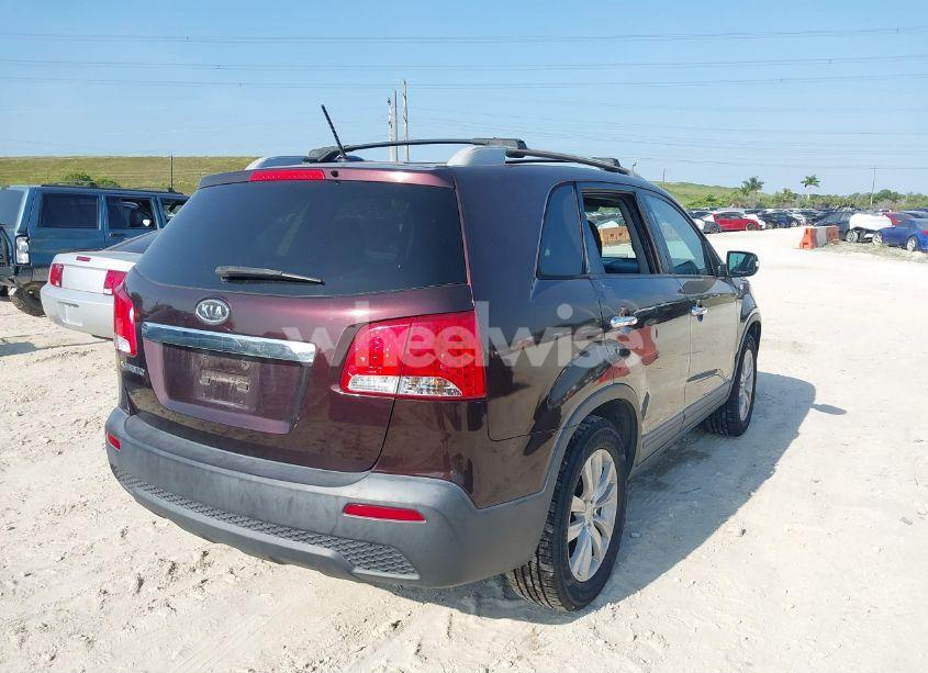 Photo 4 of 2011 Kia Sorento LX V6 (VIN 5XYKTDA22BG080583)