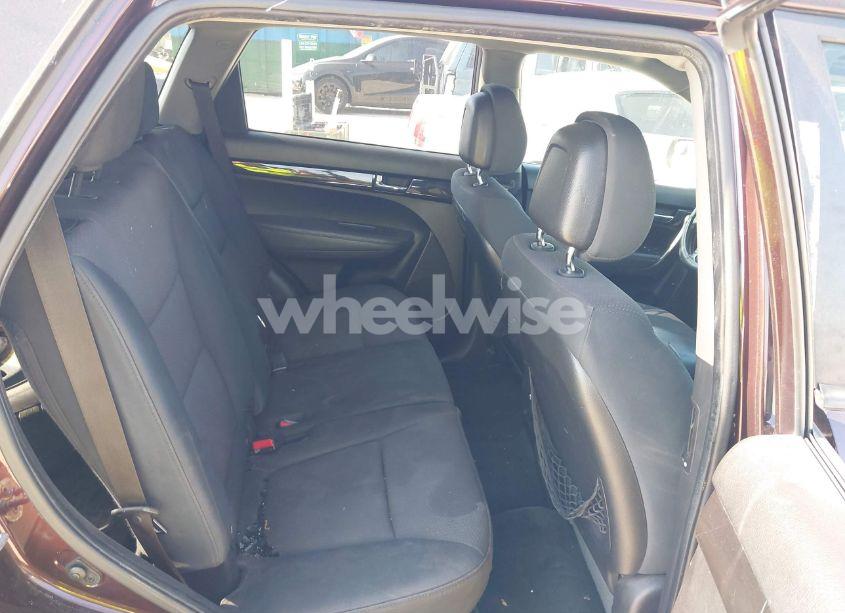 Photo 8 of 2011 Kia Sorento LX V6 (VIN 5XYKTDA22BG080583)