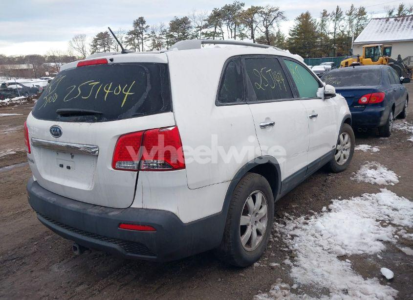 Photo 4 of 2011 Kia Sorento LX V6 (VIN 5XYKTDA22BG110567)