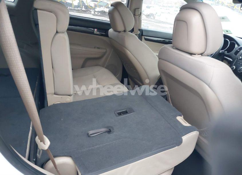 Photo 8 of 2011 Kia Sorento LX V6 (VIN 5XYKTDA22BG110567)