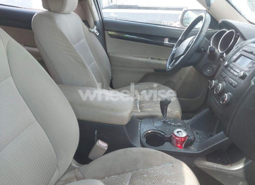 Photo 5 of 2012 Kia Sorento LX V6 (VIN 5XYKTDA22CG267971)