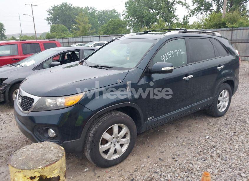 Photo 2 of 2013 Kia Sorento LX V6 (VIN 5XYKTDA22DG334215)