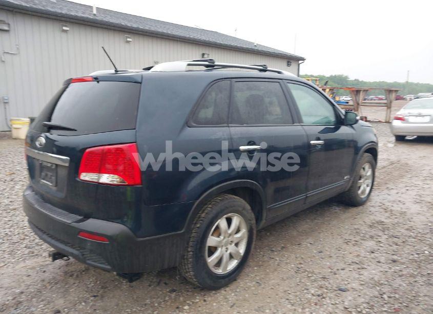 Photo 4 of 2013 Kia Sorento LX V6 (VIN 5XYKTDA22DG334215)