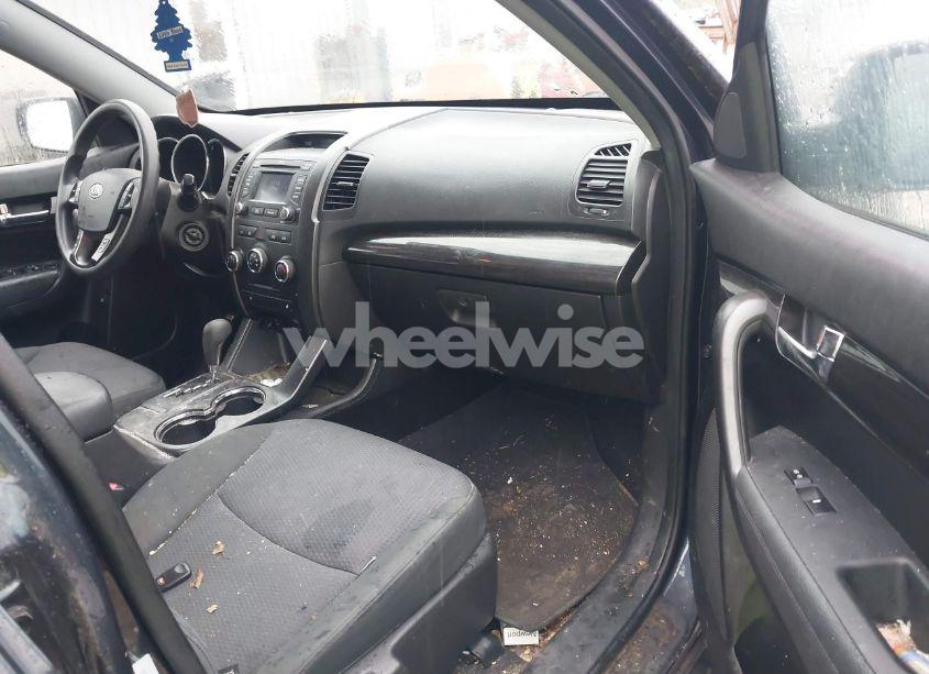 Photo 5 of 2013 Kia Sorento LX V6 (VIN 5XYKTDA22DG334215)