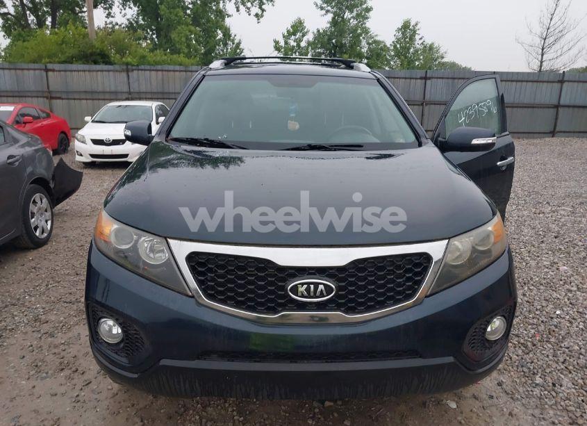 Photo 6 of 2013 Kia Sorento LX V6 (VIN 5XYKTDA22DG334215)