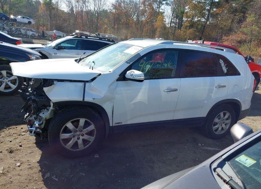 Photo 15 of 2013 Kia Sorento LX V6 (VIN 5XYKTDA22DG353704)