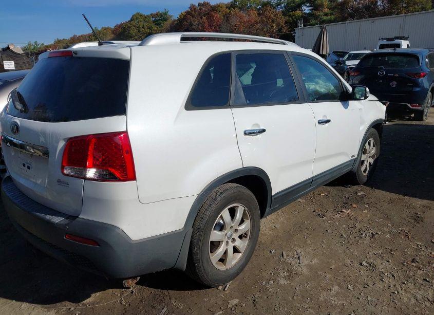 Photo 4 of 2013 Kia Sorento LX V6 (VIN 5XYKTDA22DG353704)