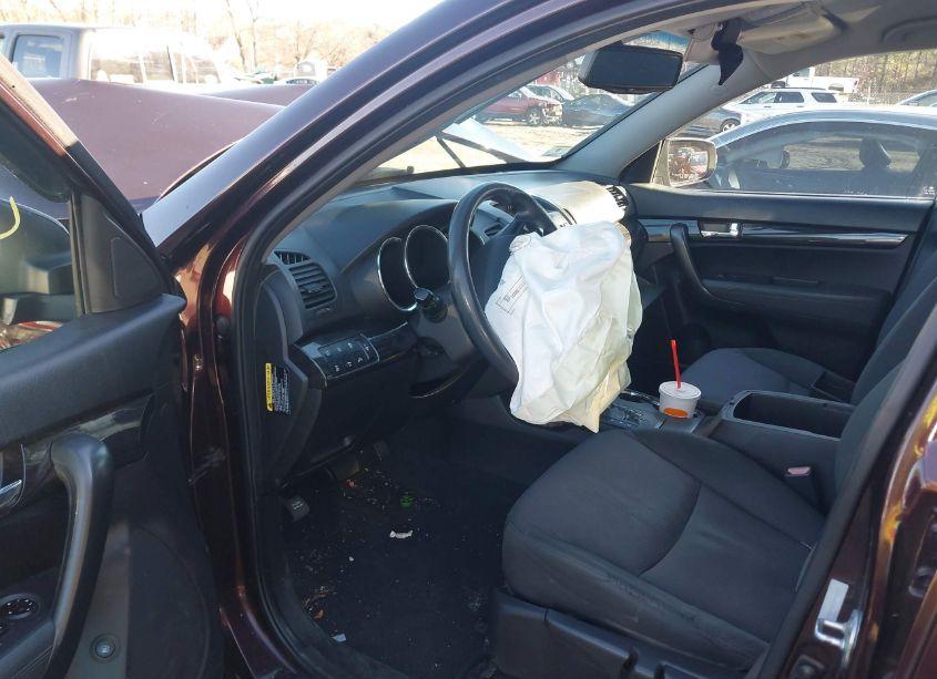 Photo 5 of 2011 Kia Sorento LX V6 (VIN 5XYKTDA23BG156084)