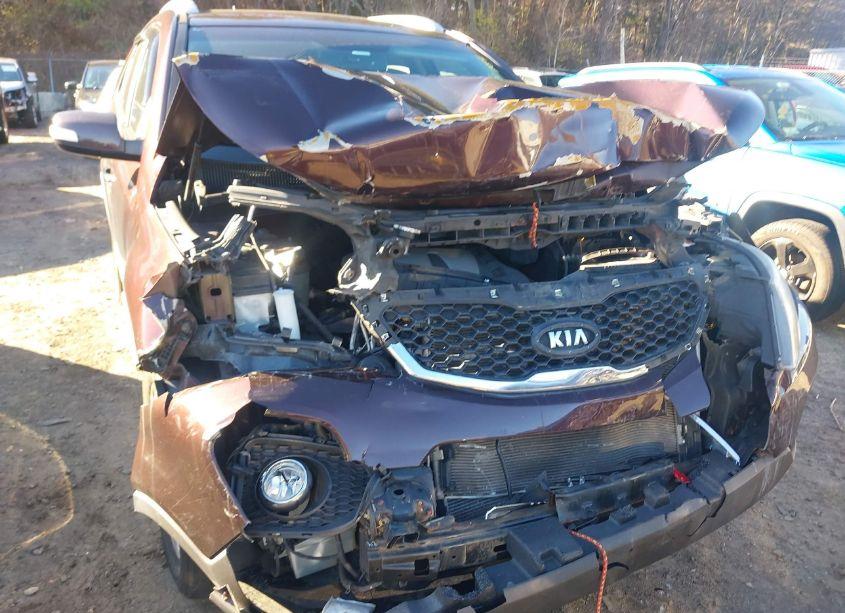 Photo 6 of 2011 Kia Sorento LX V6 (VIN 5XYKTDA23BG156084)