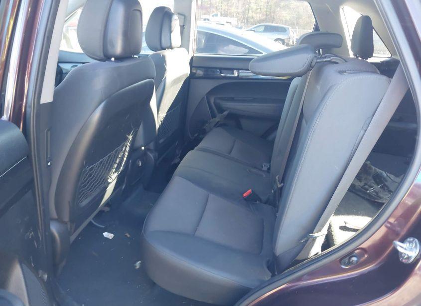 Photo 8 of 2011 Kia Sorento LX V6 (VIN 5XYKTDA23BG156084)