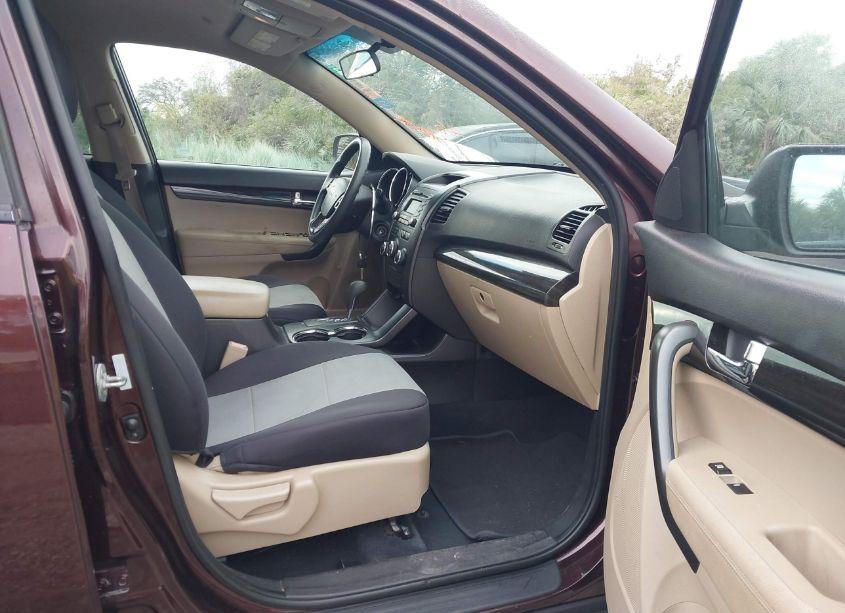 Photo 5 of 2011 Kia Sorento LX V6 (VIN 5XYKTDA23BG166310)
