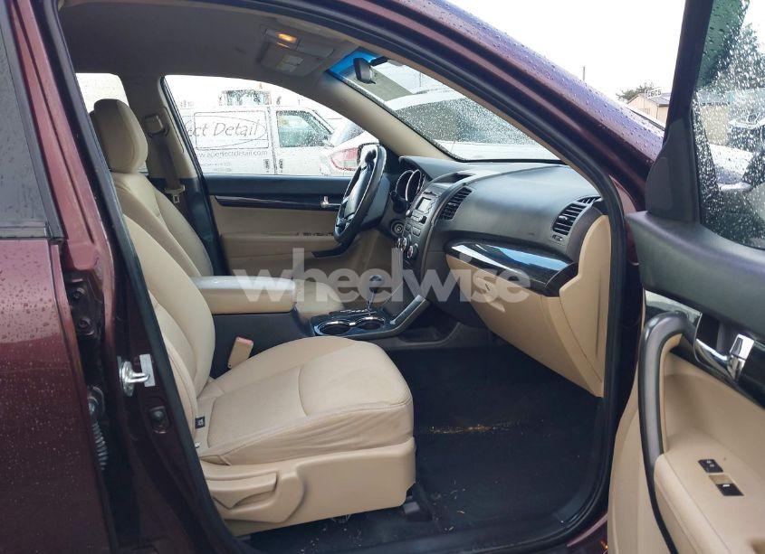 Photo 5 of 2012 Kia Sorento LX V6 (VIN 5XYKTDA23CG243548)