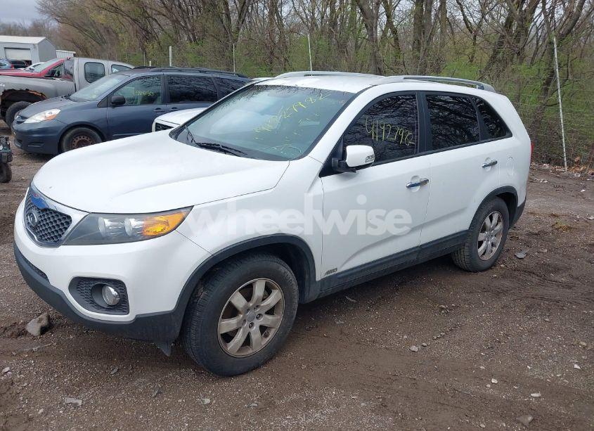 Photo 2 of 2012 Kia Sorento LX V6 (VIN 5XYKTDA23CG272564)
